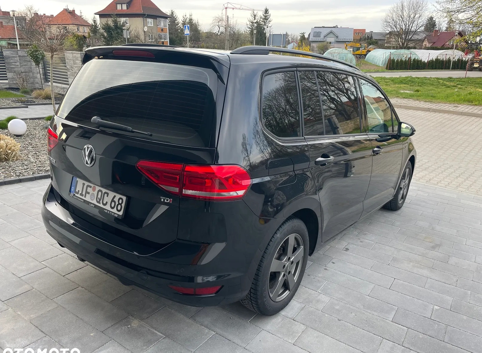 Volkswagen Touran cena 60900 przebieg: 106675, rok produkcji 2016 z Leszno małe 529